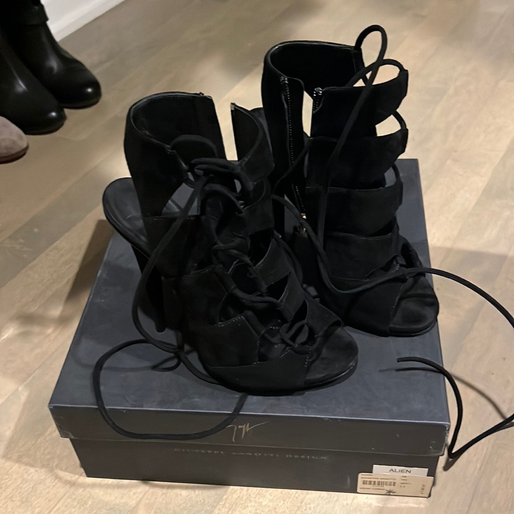 Giuseppe zinotti black suede lace up heels